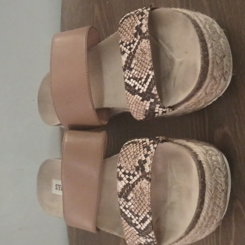 Steve Madden women's two strap Faux snakeskin style sandal shoes size 9.5M
